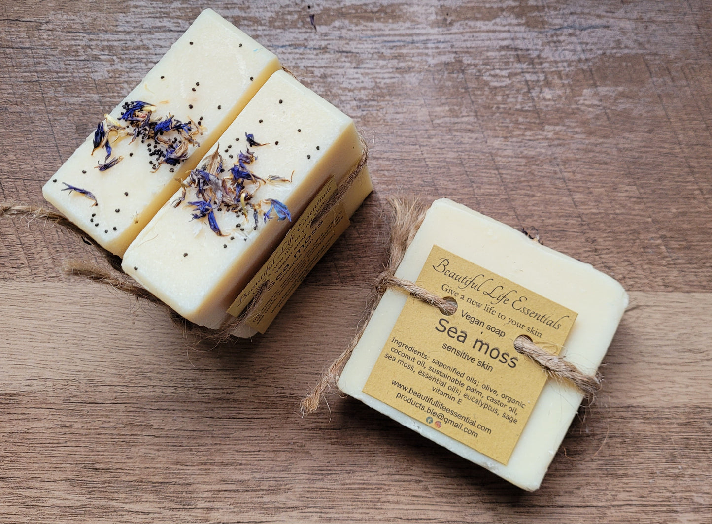 Packed with essential vitamins and minerals, sea moss promotes nutrients that can contribute to a soothing effect on the skin. This can be particularly beneficial for those with oily, sensitive or irritated skin.