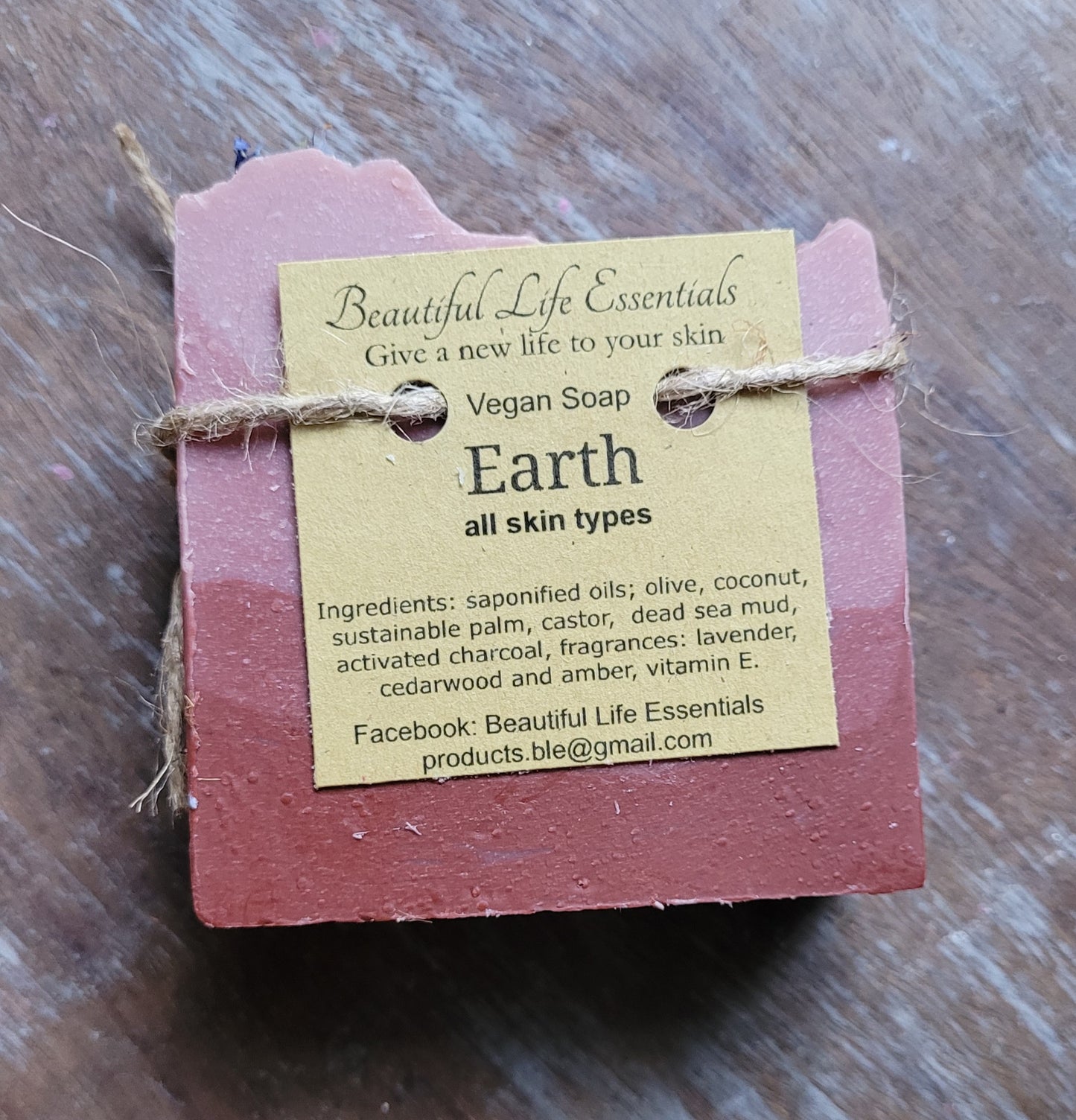 Earth has notes of citrus, lavender and amber a great masculine scent.