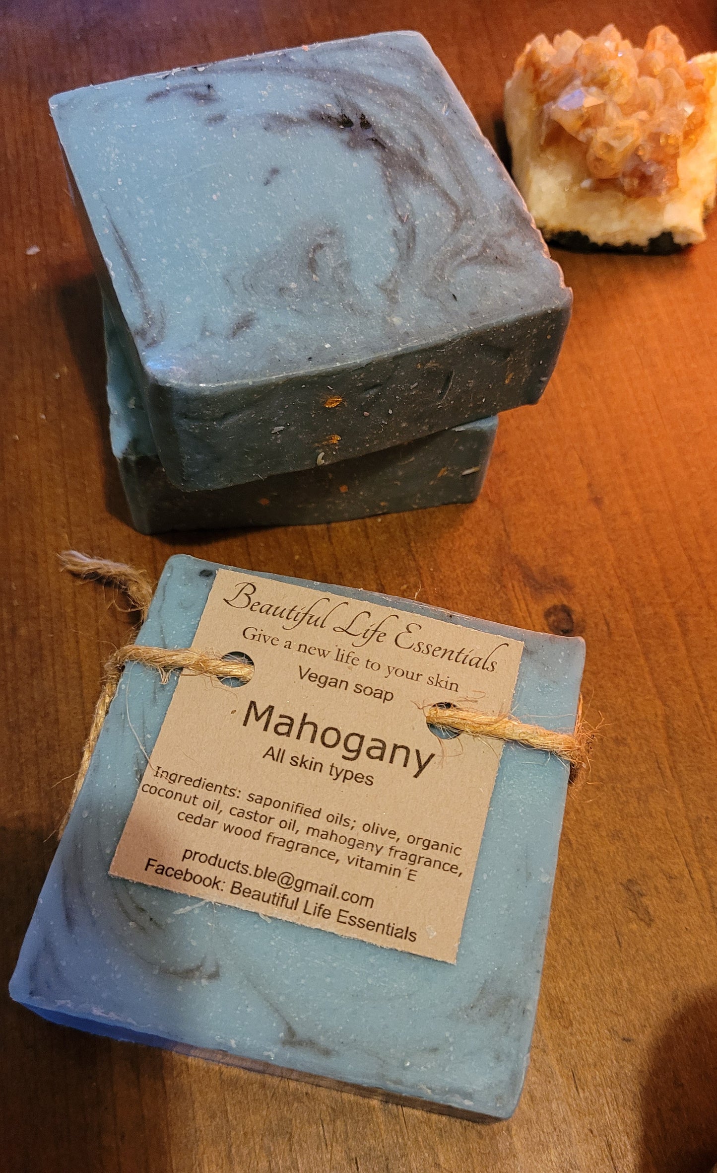 A woodsy and rich mahogany soap produce luxuriously creamy lather. Number one men's soap.